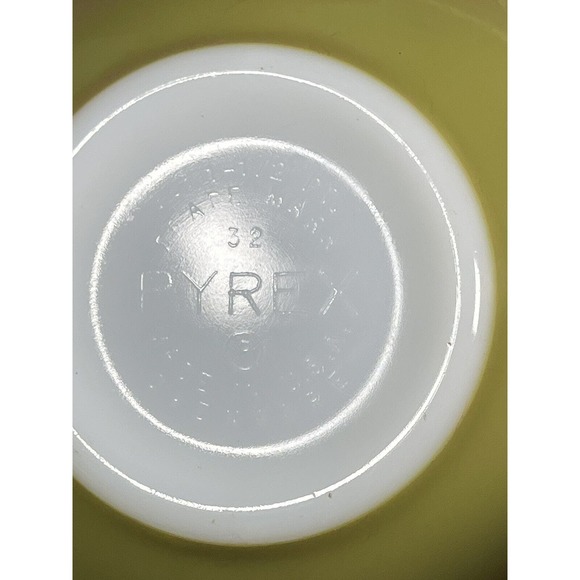 Vintage Pyrex Bowls Lot Of 2 #32 #18 Green Yellow - Picture 4 of 5